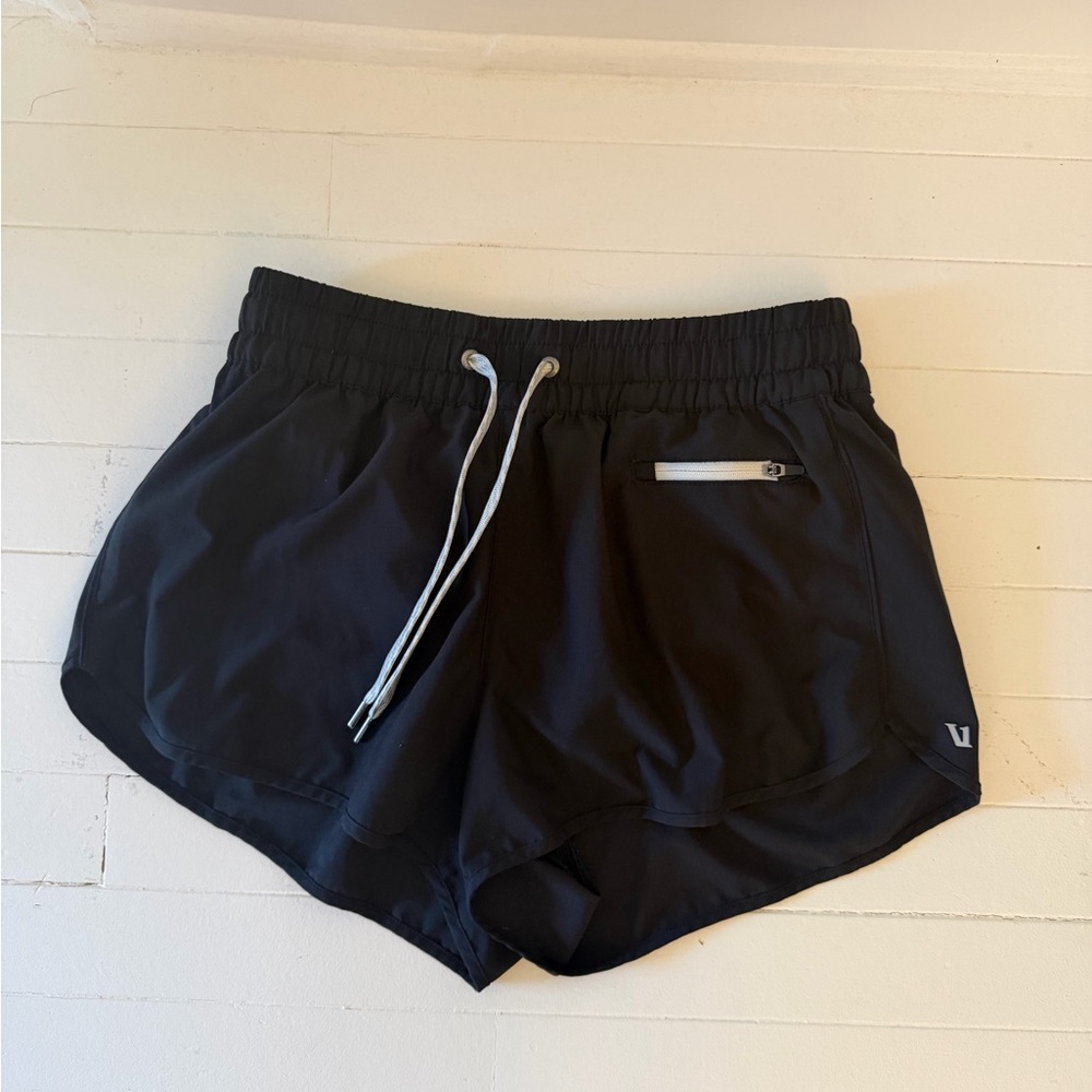 Vuori athletic shorts - Picture 2 of 3